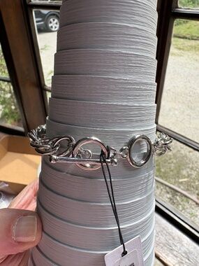 Silver tone link chain bracelet toggle clasp w/tag